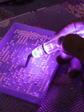 Load image into Gallery viewer, 5D LED Diamond Painting Pen with Light Comfort Grip Faster Drilling Pen (Purple)