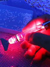Load image into Gallery viewer, 13cm Diamond Painting Pen with 6 Tips LED Light Diamond Art Pen Kit (Red)