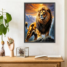 Load image into Gallery viewer, Diamond Painting - Full Round - Looking at the lion from afar (30*40CM)