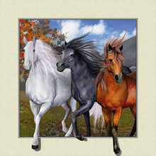 Load image into Gallery viewer, Diamond Painting - Full Round - Horse escaping from the frame (35*35CM)