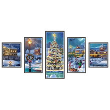 Load image into Gallery viewer, Diamond Painting - Full Round - Five-panel painting of Christmas street (100*50CM)