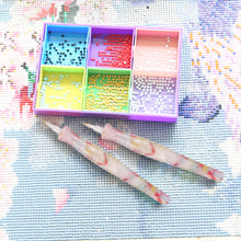 Load image into Gallery viewer, Resin 5D DIY Diamond Drill Pen with Tips Diamond Embroidery Accessories (White)