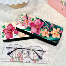 Load image into Gallery viewer, Feather Diamond Painting Eyeglasses Case Glasses Storage Case for Friends Gift