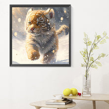 Load image into Gallery viewer, Diamond Painting - Full Round - Little tiger running in the snow (30*30CM)