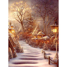 Load image into Gallery viewer, Diamond Painting - Full Round - Snowy night street scene (30*40CM)