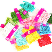 Load image into Gallery viewer, Special Shaped+Round Diamond Painting Wreath Ornament for Xmas Wall Decor (#3)