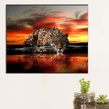 Load image into Gallery viewer, Diamond Painting - Full Round - Drinking leopard (60*50CM)