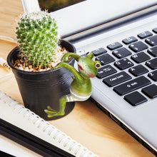 Load image into Gallery viewer, 4pcs Hanging Cartoon Climbing Frog Statues 3D Resin Animal Figurine Craft