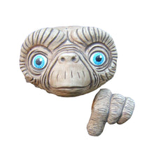Load image into Gallery viewer, Resin Craft Alien Peeker Statue Yard Art Ornament Garden Fences Door Decor