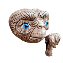 Load image into Gallery viewer, Resin Craft Alien Peeker Statue Yard Art Ornament Garden Fences Door Decor