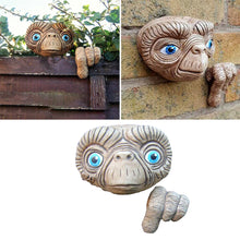 Load image into Gallery viewer, Resin Craft Alien Peeker Statue Yard Art Ornament Garden Fences Door Decor