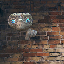Load image into Gallery viewer, Resin Craft Alien Peeker Statue Yard Art Ornament Garden Fences Door Decor