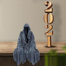 Load image into Gallery viewer, Thriller Nightcrawler Statue Gothic Sitting Sculpture Creative Resin Decor