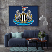Load image into Gallery viewer, Diamond Painting - Full Round - Newcastle United Crest