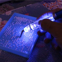 Load image into Gallery viewer, 5D LED Diamond Painting Pen with Light Comfort Grip Faster Drilling Pen (Blue)
