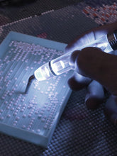 Load image into Gallery viewer, 13cm Diamond Painting Pen with 6 Tips LED Light Diamond Art Pen Kit (Silver)
