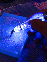 Load image into Gallery viewer, 13cm Diamond Painting Pen with 6 Tips LED Light Diamond Art Pen Kit (Blue)
