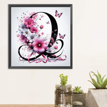 Load image into Gallery viewer, Diamond Painting - Full Round - Daisy butterfly letter Q (30*30CM)
