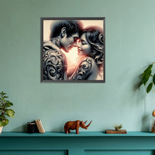 Load image into Gallery viewer, Diamond Painting - Full Round - Snuggling couple (30*30CM)
