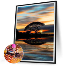 Load image into Gallery viewer, Diamond Painting - Full Round - Lonely tree at sunset (30*40CM)
