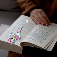 Load image into Gallery viewer, 2Pcs Special Shape Donald Duck Diamond Art Bookmark with Pendant for Book Lovers
