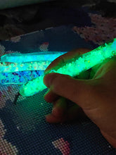 Load image into Gallery viewer, Sequins Diamond Painting Pen with 12 Tips Diamond Art Drill Pen for Art Crafts
