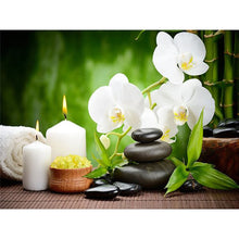 Load image into Gallery viewer, Diamond Painting - Full Round - Candle white butterfly orchid green bamboo (40*30CM)

