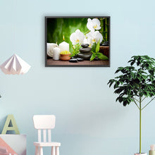 Load image into Gallery viewer, Diamond Painting - Full Round - Candle white butterfly orchid green bamboo (40*30CM)

