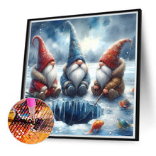 Load image into Gallery viewer, Diamond Painting - Full Round - Gnome Fishing In The Snow (30*30CM)
