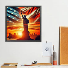 Load image into Gallery viewer, Diamond Painting - Full Round - Statue Of Liberty On Independence Day (40*40CM)
