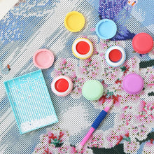 Load image into Gallery viewer, 4pcs DIY Crafts Diamond Painting Glue Clay + Storage Container Random Color
