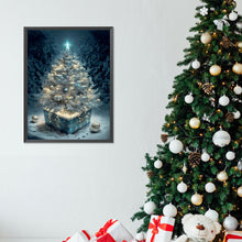 Load image into Gallery viewer, Diamond Painting - Full Round - Christmas tree in the snow (30*40CM)
