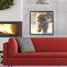 Load image into Gallery viewer, Diamond Painting - Full Round - Little tiger running in the snow (30*30CM)
