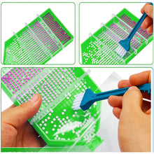 Load image into Gallery viewer, Diamond Painting Art Trays with Divider for Diamond Art DIY Craft (Green)

