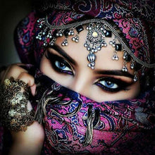 Load image into Gallery viewer, Diamond Painting - Full Round - veiled girl (30*30CM)
