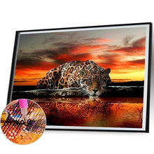 Load image into Gallery viewer, Diamond Painting - Full Round - Drinking leopard (60*50CM)
