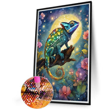 Load image into Gallery viewer, Diamond Painting - Full Round - Chameleon under the moon (40*60CM)
