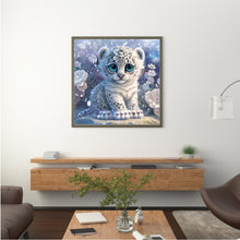 Load image into Gallery viewer, Diamond Painting - Full Round - jeweled little white tiger (30*30CM)
