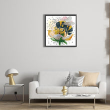 Load image into Gallery viewer, Diamond Painting - Partial Special Shaped - bee and flower (30*30CM)
